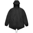 Rains Fishtail Jacket W3 regnjakke i sort med hætte, elastiske manchetter og fishtail-kant med snøre, set forfra