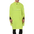 VAUDE Valdipino regnponcho i lysende citrongul med fast hætte og forlomme, båret af en mand og set forfra