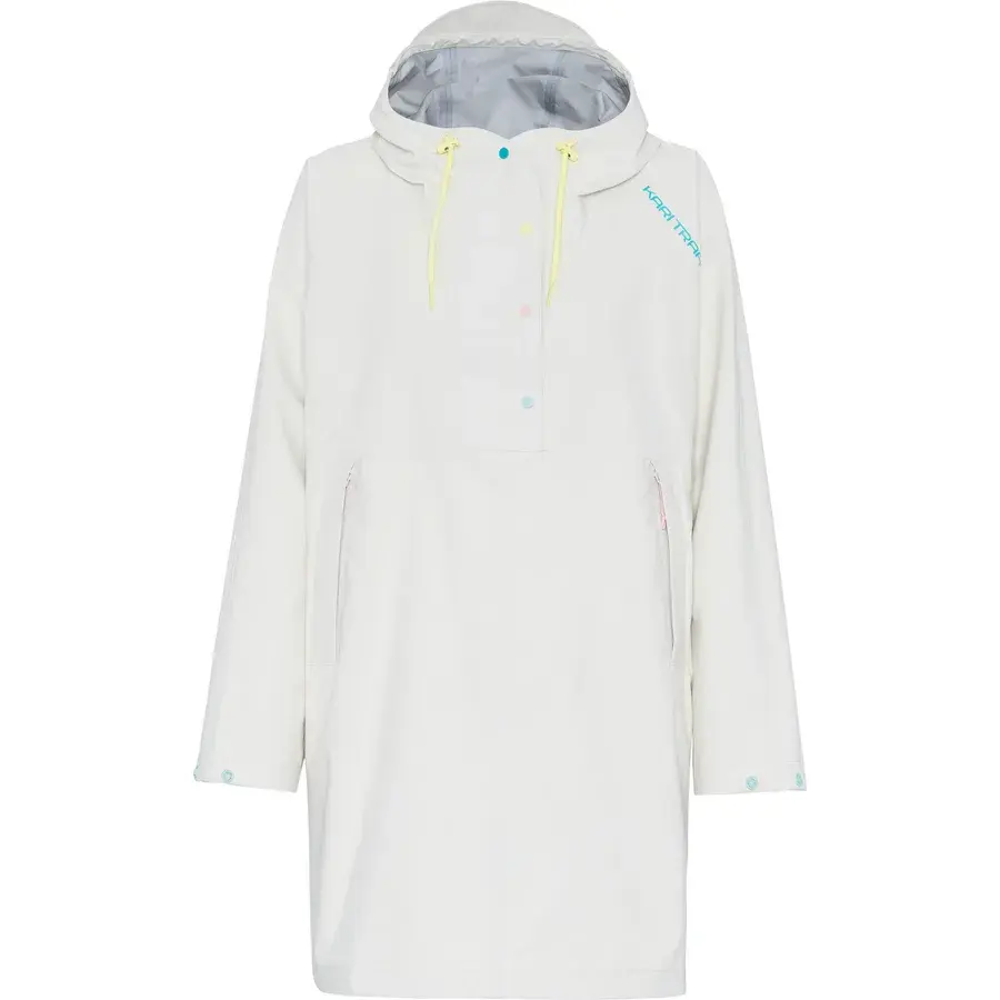 Kari Traa Thea Cape lang regnanorak til kvinder i lys beige med farvede trykknapper og gule snører, set forfra