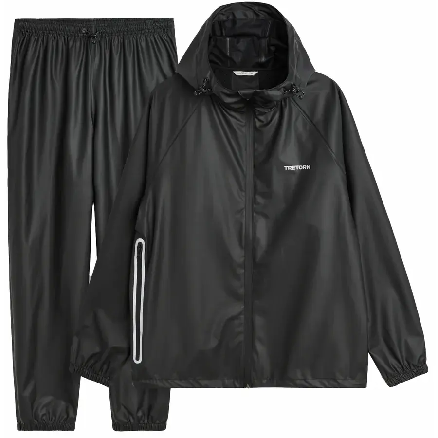 Sort Tretorn Packable Rainbreaker regnsæt med hættejakke og bukser med elastik i taljen, liggende side om side
